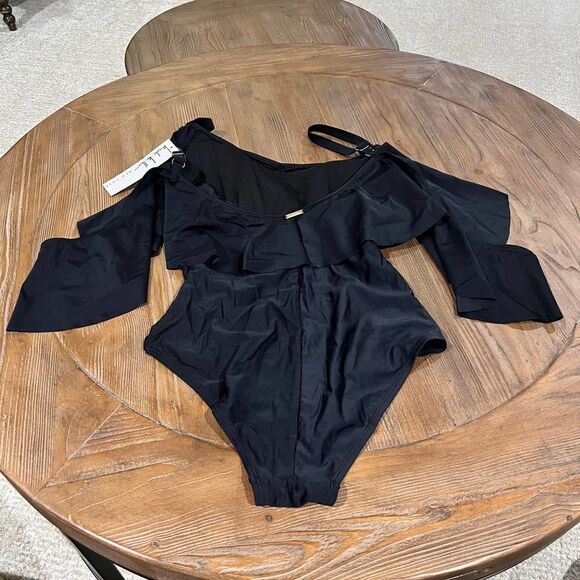 Nicole Miller Ruffled Cold Shoulder One Piece Swimsuit NWT Size Small - Picture 6 of 6